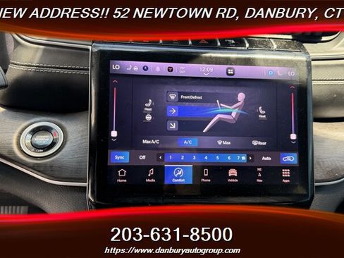 Used 2025 Jeep Grand Cherokee Limited AWD/4WD image 25