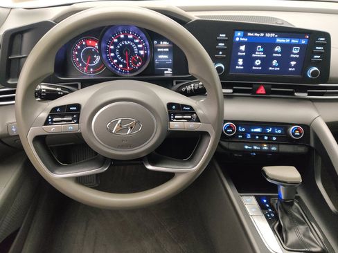 Used 2021 Hyundai Elantra SEL FWD image 22