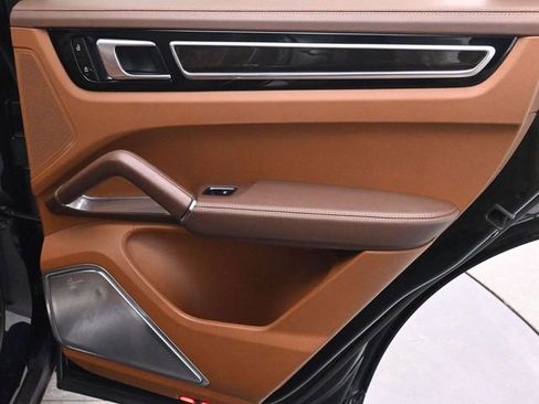 Used 2021 Porsche Cayenne Turbo w/ Premium Package Plus image 18