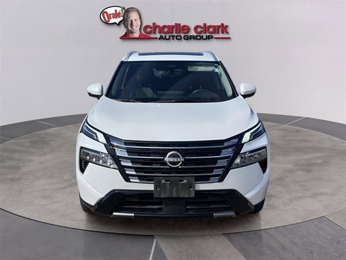 Used 2024 Nissan Rogue Platinum image 9