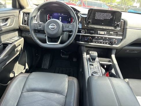 Used 2024 Nissan Pathfinder Platinum AWD/4WD image 19