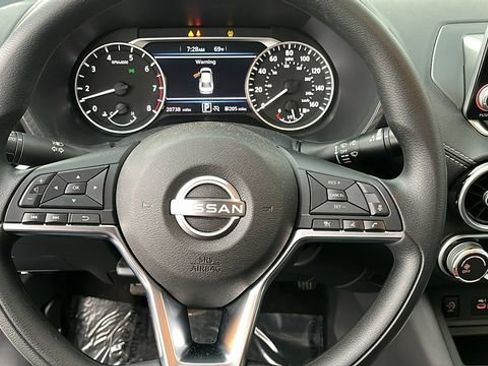 Used 2025 Nissan Sentra SV image 7