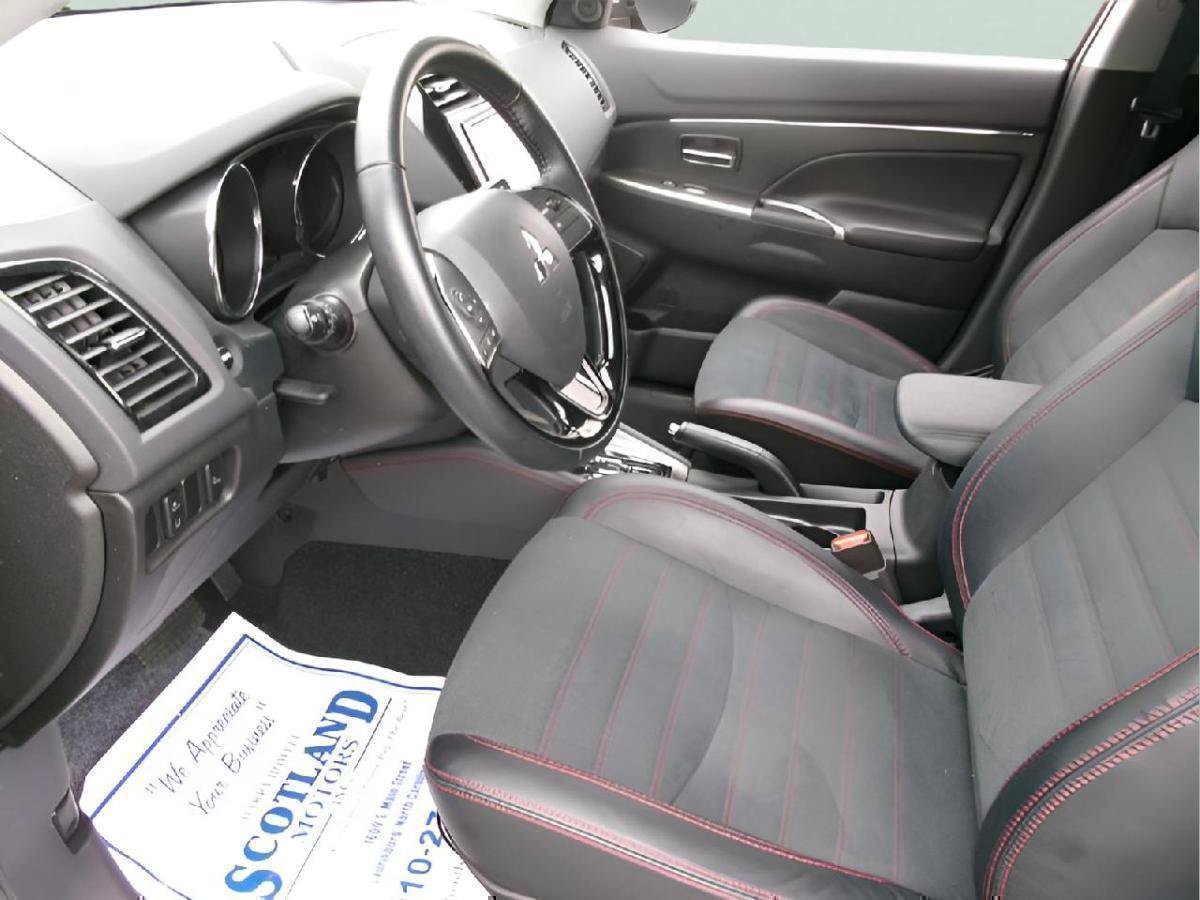 Used 2025 Mitsubishi Outlander Sport ES AWD/4WD image 14