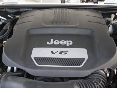 Used 2016 Jeep Wrangler Sahara w/ Dual Top Group AWD/4WD image 24