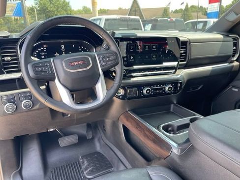 Used 2025 GMC Sierra 2500 SLT w/ SLT Convenience Package AWD/4WD image 12