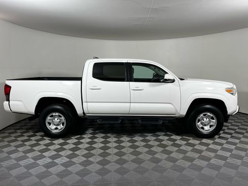 Used 2019 Toyota Tacoma SR w/ SR Convenience Package image 4