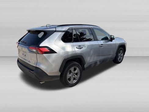 Used 2025 Toyota RAV4 XLE AWD/4WD image 5