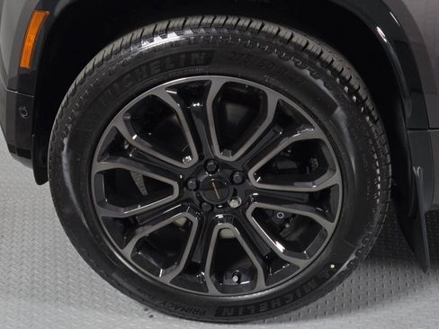 New 2026 Land Rover Defender 110 OCTA AWD/4WD image 9