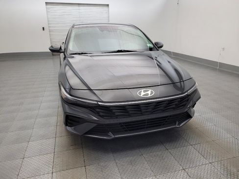 Used 2025 Hyundai Elantra SE FWD image 14