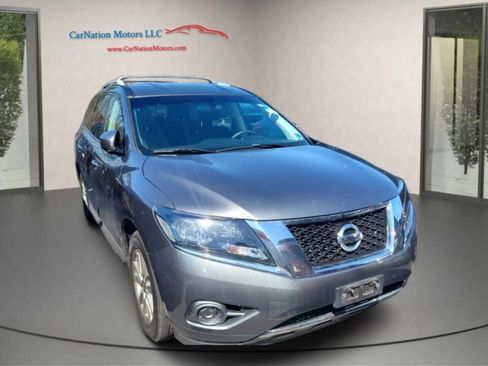 Used 2016 Nissan Pathfinder S image 1
