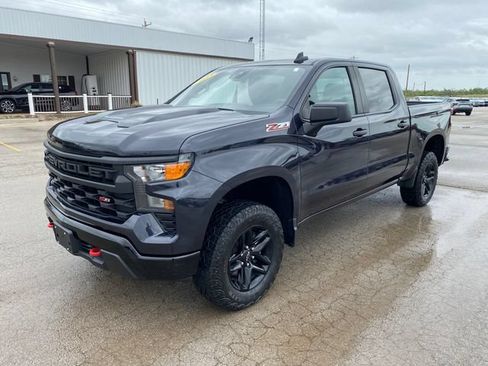 Used 2023 Chevrolet Silverado 1500 Custom Trail Boss AWD/4WD image 2