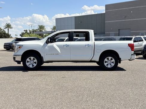 Used 2018 Nissan Titan SV w/ SV Convenience Package AWD/4WD image 30