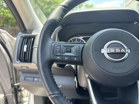 Used 2023 Nissan Pathfinder SL FWD image 18