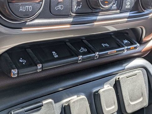 Used 2018 Chevrolet Silverado 1500 High Country RWD image 23