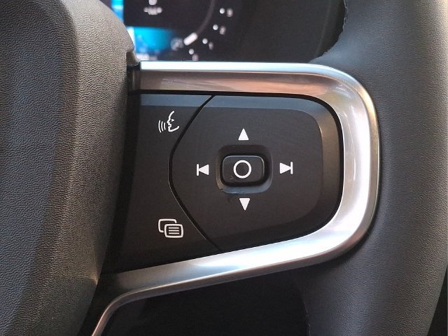 Certified 2024 Volvo XC40 B5 Core AWD/4WD image 18