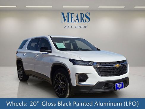 Used 2023 Chevrolet Traverse LS image 8