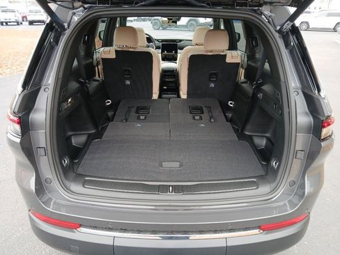 New 2025 Jeep Grand Cherokee L Limited w/ Luxury Tech Group II image 28