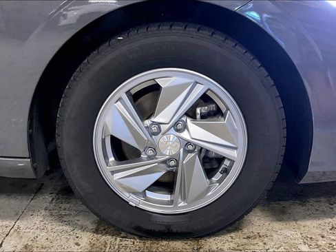 Used 2024 Hyundai Elantra SE image 6