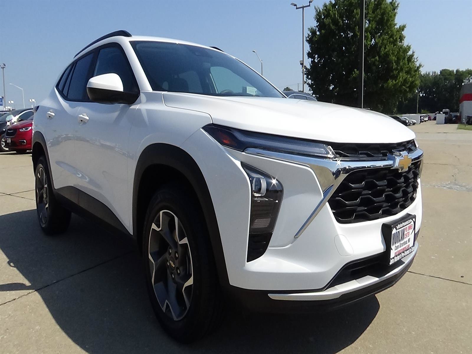 Used 2025 Chevrolet Trax LT FWD image 4