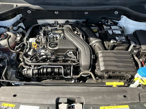 Used 2022 Volkswagen Taos SE image 11