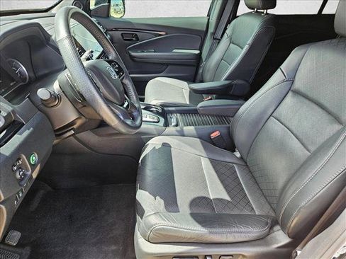 Used 2023 Honda Passport Elite image 14