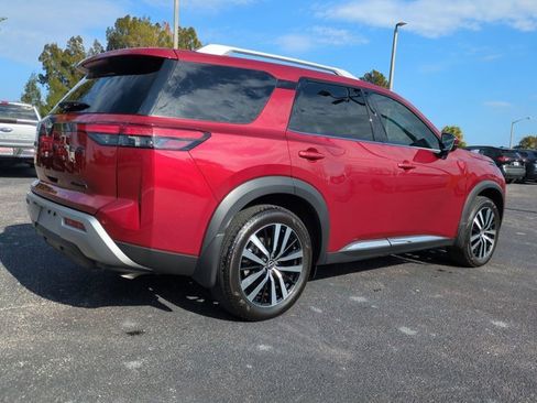 Used 2024 Nissan Pathfinder Platinum w/ Black Appearance Package image 4