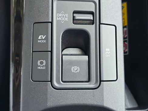 Certified 2026 Toyota Prius XLE FWD image 33