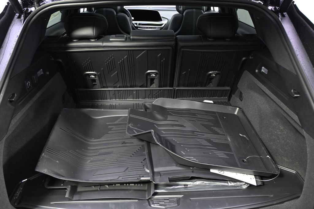 New 2026 Cadillac Lyriq Premium Luxury w/ LPO, Floor Liner Package AWD/4WD image 19