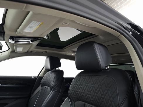 Used 2020 BMW 745e xDrive image 17