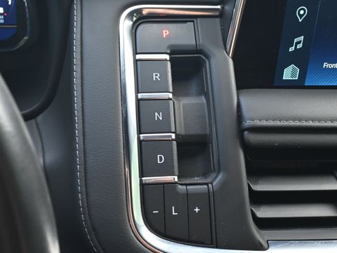 Used 2022 Chevrolet Suburban Z71 w/ Luxury Package image 20