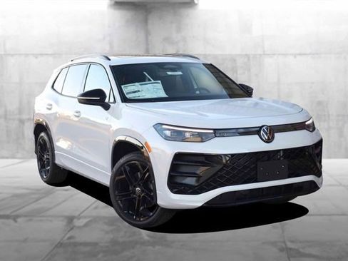 New 2026 Volkswagen Tiguan SE R-Line image 2