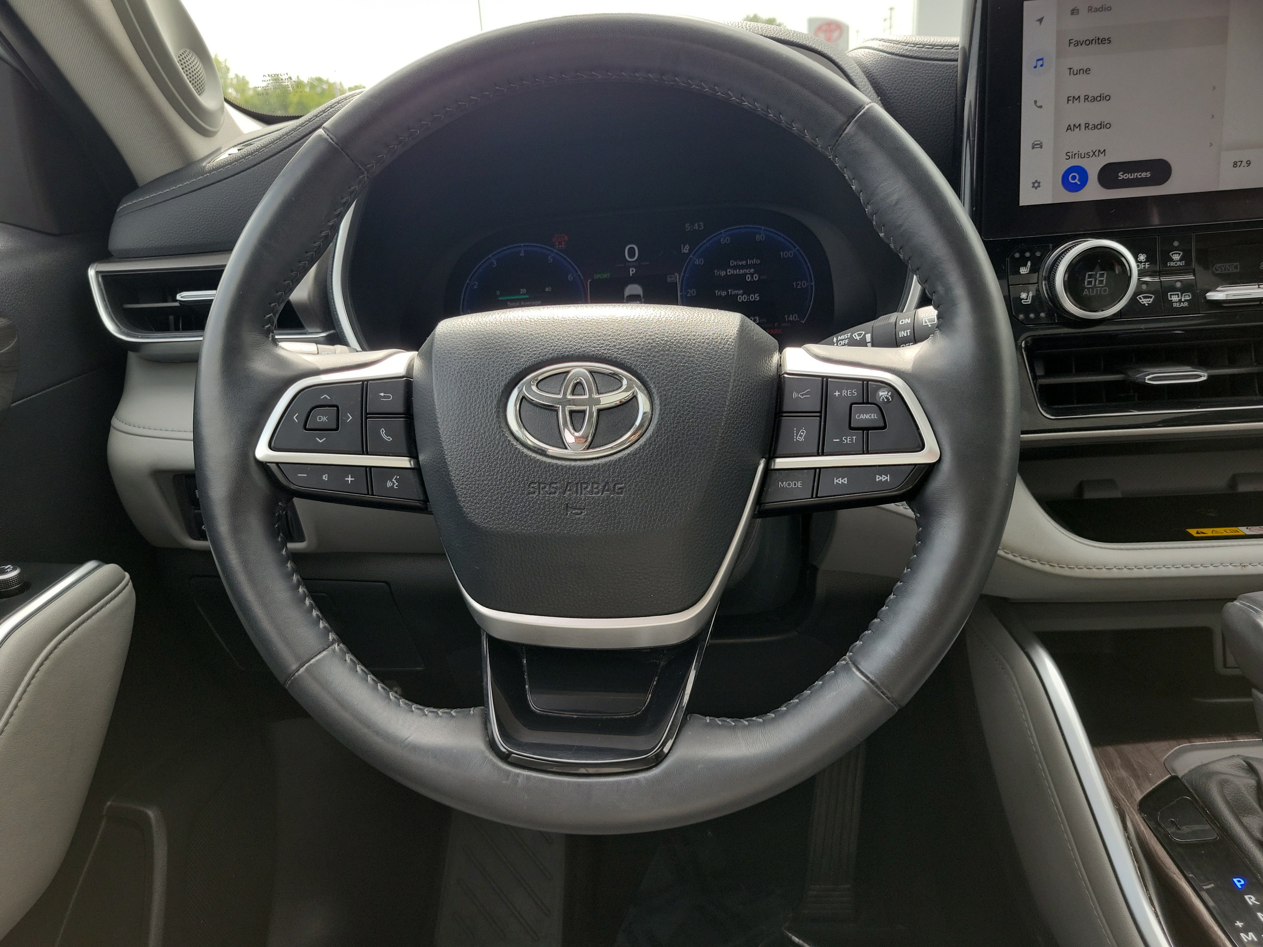 Used 2024 Toyota Highlander Limited AWD/4WD image 26