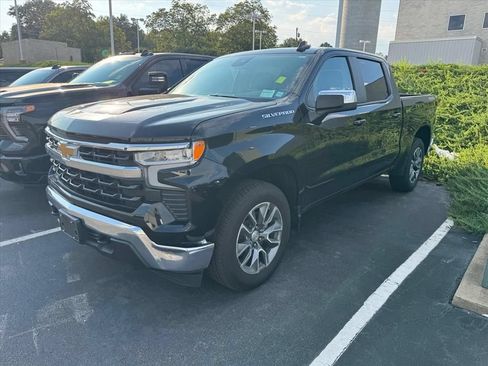 Used 2024 Chevrolet Silverado 1500 LT AWD/4WD image 9