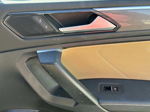 Used 2022 Volkswagen Tiguan SE R-Line image 15