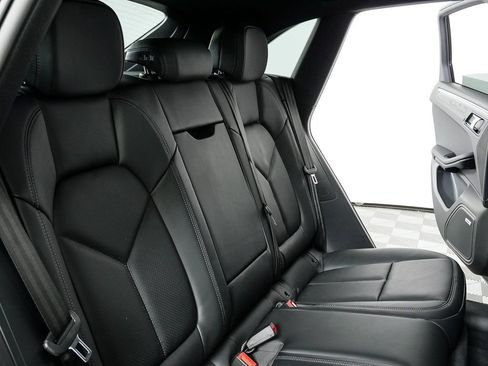 Certified 2026 Porsche Macan AWD/4WD image 23