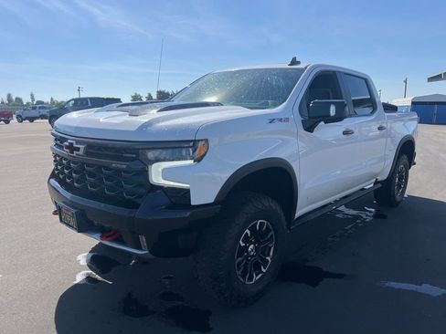 Used 2023 Chevrolet Silverado 1500 ZR2 w/ Technology Package image 3