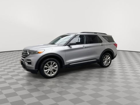 Used 2023 Ford Explorer XLT w/ Equipment Group 202A image 40