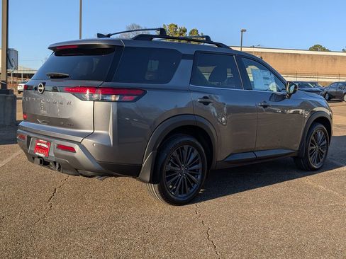 New 2026 Nissan Pathfinder SL image 3