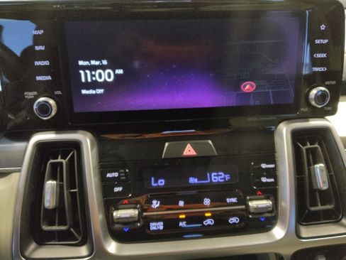 Used 2023 Kia Sorento EX image 25