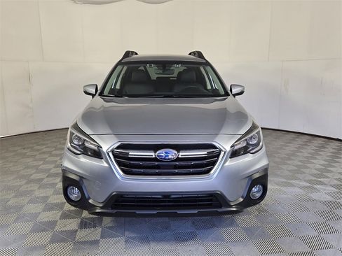 Used 2018 Subaru Outback 3.6R Limited image 3