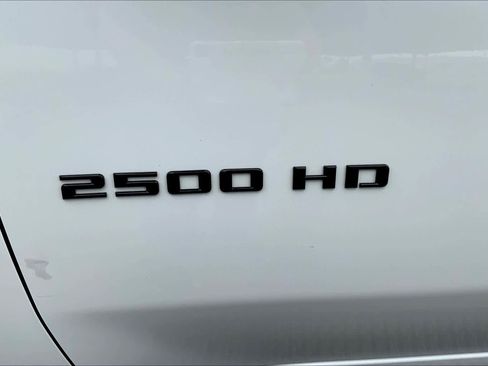 Used 2024 Chevrolet Silverado 2500 Custom w/ Custom Convenience Package image 10