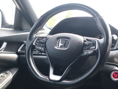 Used 2018 Honda Accord Sport image 13
