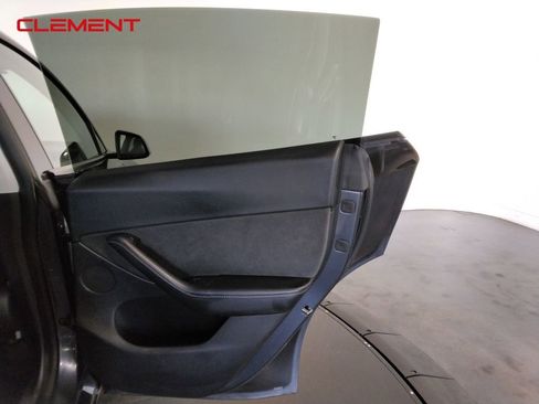 Used 2021 Tesla Model Y Long Range image 24