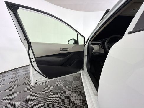 Used 2022 Toyota Corolla LE FWD image 4