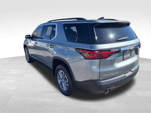 Used 2023 Chevrolet Traverse LT image 3
