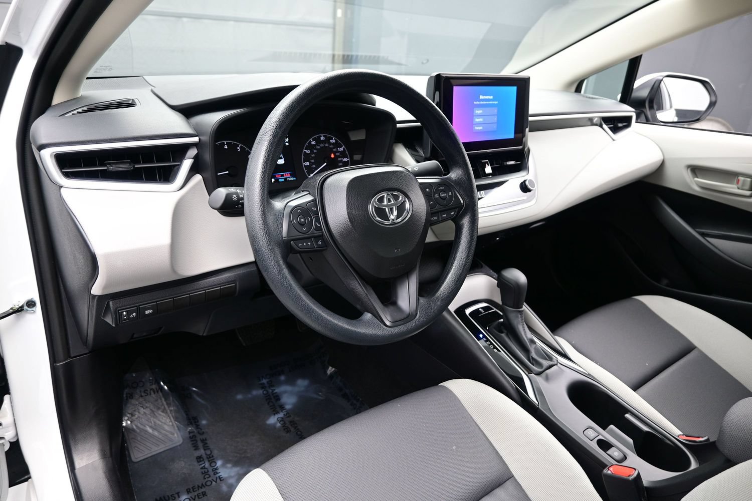Used 2025 Toyota Corolla LE FWD image 12