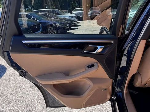 Used 2018 Porsche Macan Sport Edition AWD/4WD image 18