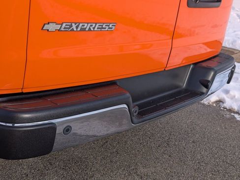 Used 2020 Chevrolet Express 2500 w/ Driver Convenience Package image 28