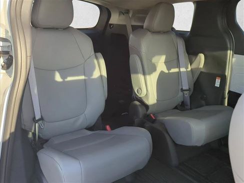 Used 2025 Toyota Sienna XLE w/ XLE Plus Package FWD image 24
