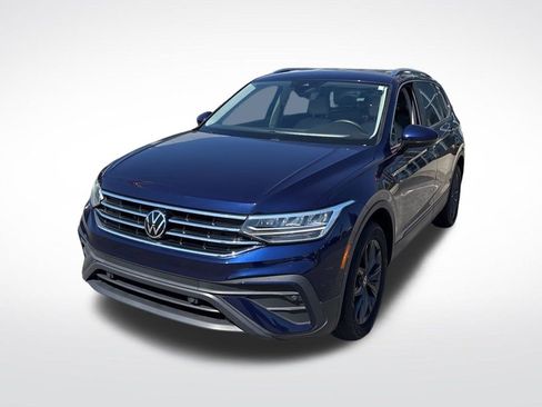 Used 2023 Volkswagen Tiguan SE FWD image 3